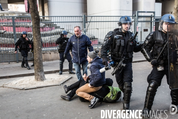 Loi El-Khomri : Echauffourées à l université Paris-I Tolbiac