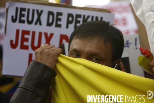 Paris: manifestation contre la repression chinoise au tibet