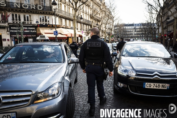 Forces de police devant la Gare du Nord.