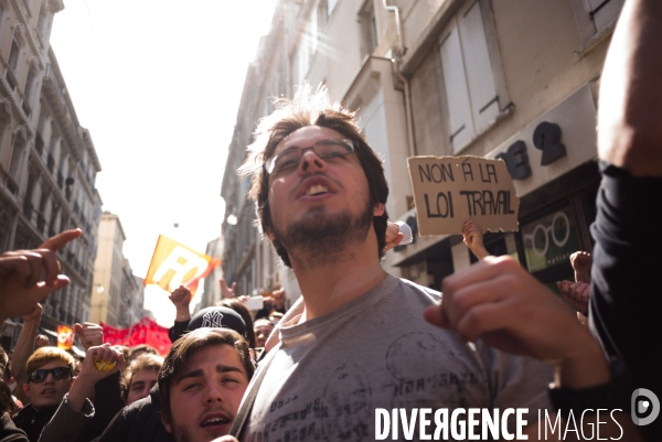 Manifestation étudiante contre la loi el khomri à Marseille