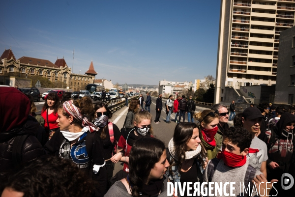 Manifestation étudiante contre la loi el khomri à Marseille