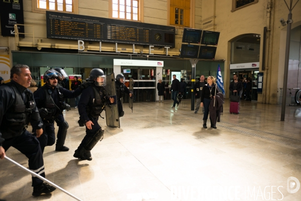 Manifestation étudiante contre la loi el khomri à Marseille