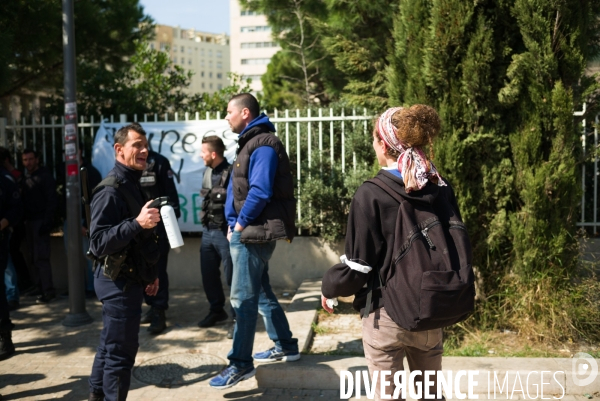 Manifestation étudiante contre la loi el khomri à Marseille