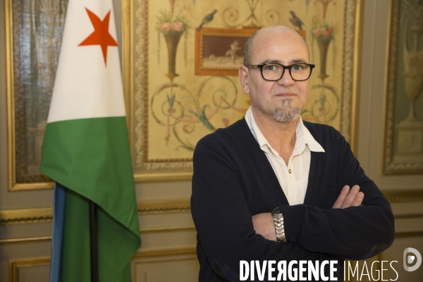 Cherif ouazani presente son nouveau livre