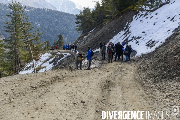 Chemin du Recueillement sur le site du crash de la Germanwings 1 an après.