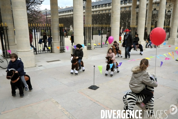 Mars 2016.Course de petits cheveaux au Jardin du Palais-Royal
