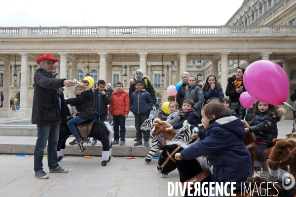 Mars 2016.A vos marques.Prets.Partez ! Course de petits cheveaux au Jardin du Palais-Royal