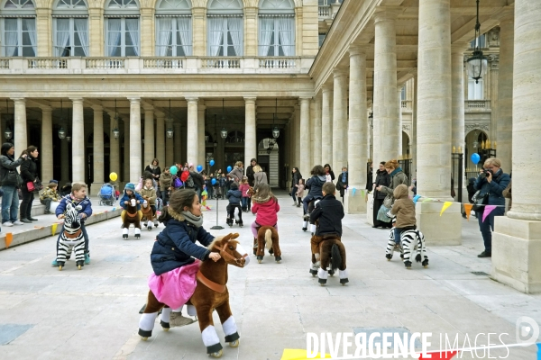 Mars 2016.Course de petits cheveaux au Jardin du Palais-Royal