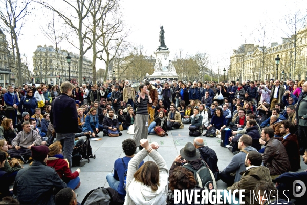 Nuit Debout, place de la Republique.Reunion de commission,assemblee et moderation
