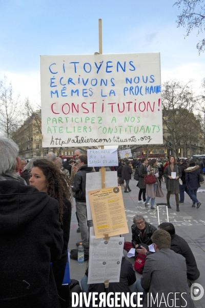 Nuit Debout, place de la Republique.Appel aux citoyens afin d ecrire une nouvelle constitution lors d ateliers constituants.La 6 eme republique