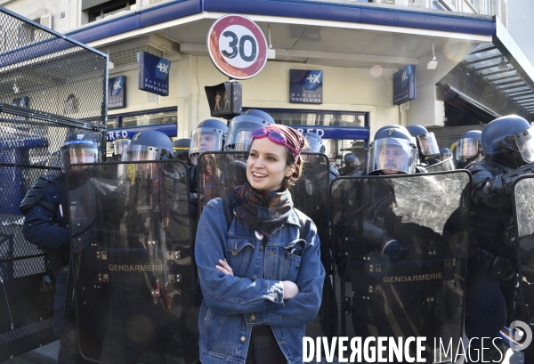 Mobilisation de la jeunesse contre le projet de la loi Travail El Khomri. Confrontation avec la police. Youth and El Khomeri law.