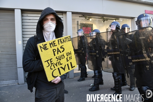 Mobilisation de la jeunesse contre le projet de la loi Travail El Khomri. Confrontation avec la police. Youth and El Khomeri law.