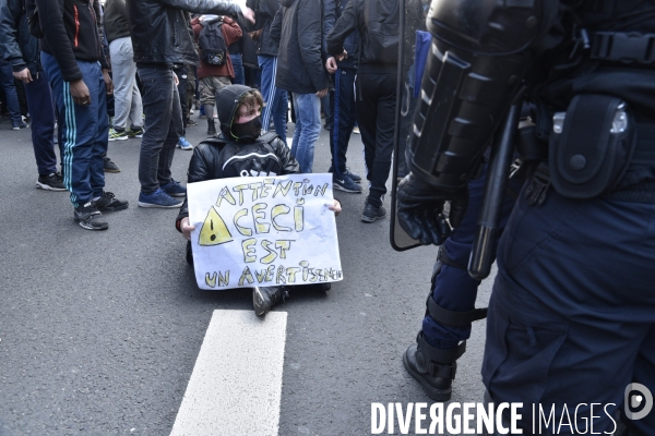 Mobilisation de la jeunesse contre le projet de la loi Travail El Khomri. Confrontation avec la police. Youth and El Khomeri law.