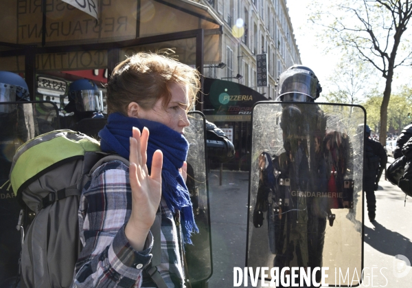 Mobilisation de la jeunesse contre le projet de la loi Travail El Khomri. Confrontation avec la police. Youth and El Khomeri law.