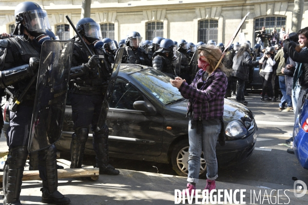 Mobilisation de la jeunesse contre le projet de la loi Travail El Khomri. Confrontation avec la police. Youth and El Khomeri law.