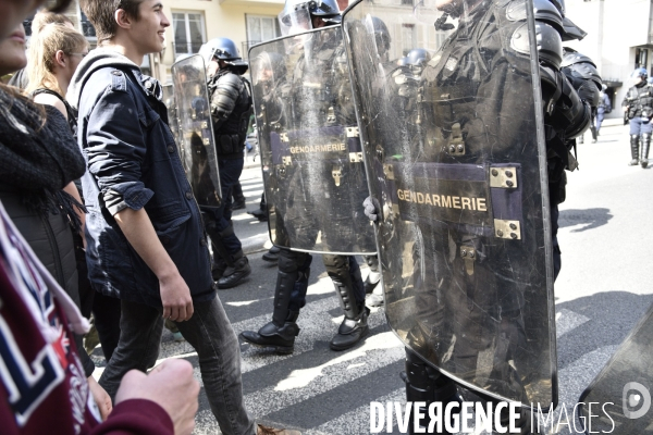 Mobilisation de la jeunesse contre le projet de la loi Travail El Khomri. Confrontation avec la police. Youth and El Khomeri law.