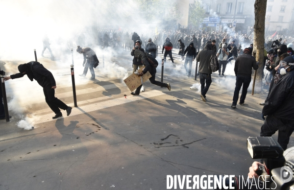 Mobilisation de la jeunesse contre le projet de la loi Travail El Khomri. Confrontation avec la police. Youth and El Khomeri law.