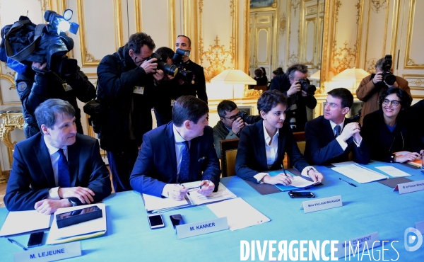 Manuel Valls reçoit les organisations de jeunesse