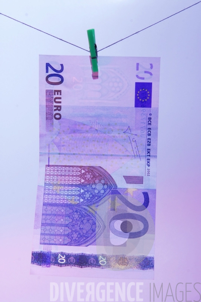 Illustration Symbole : impots, piège, billets, euro, fiscalité