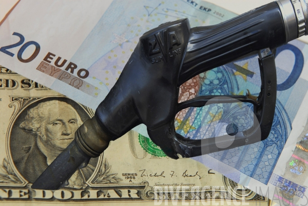 Illustration Symbole : impots, piège, billets, euro, fiscalité
