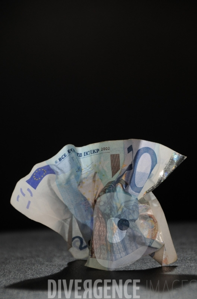 Illustration Symbole : impots, piège, billets, euro, fiscalité