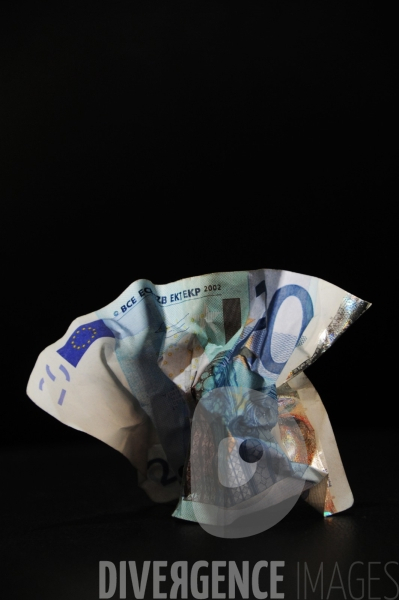 Illustration Symbole : impots, piège, billets, euro, fiscalité