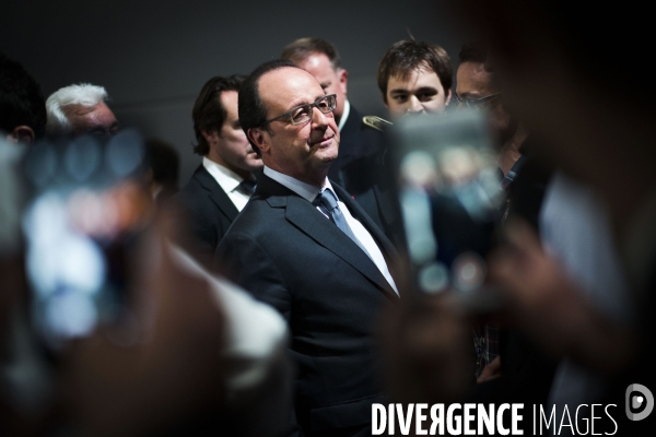 F. Hollande visite l entreprise Plastic Omnium.