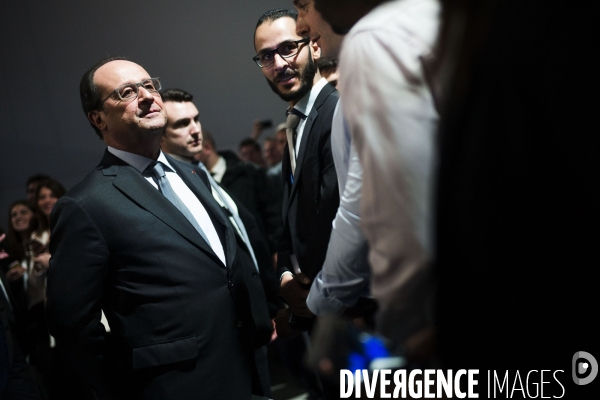 F. Hollande visite l entreprise Plastic Omnium.