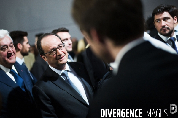 F. Hollande visite l entreprise Plastic Omnium.