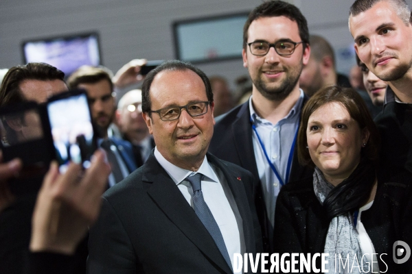 F. Hollande visite l entreprise Plastic Omnium.