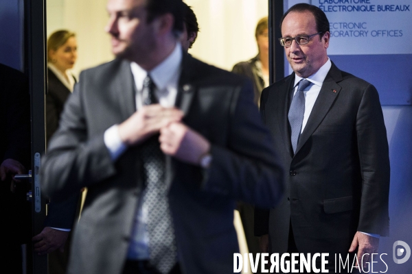 F. Hollande visite l entreprise Plastic Omnium.