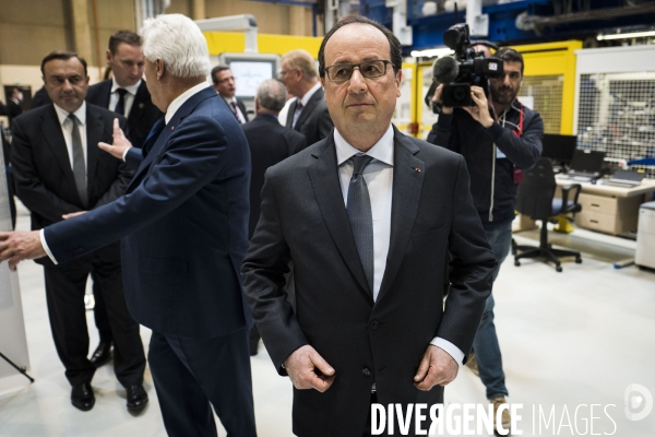 F. Hollande visite l entreprise Plastic Omnium.