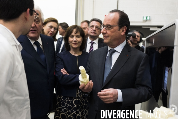 F. Hollande visite l entreprise Plastic Omnium.