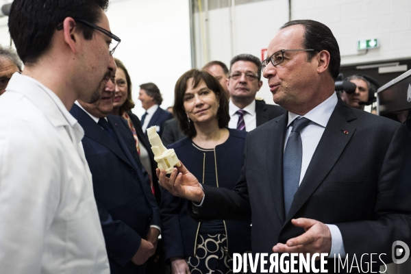 F. Hollande visite l entreprise Plastic Omnium.