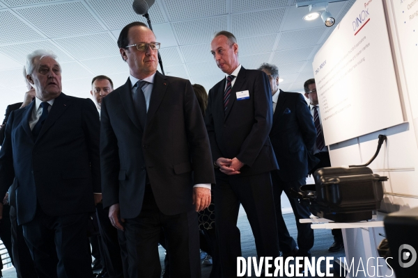 F. Hollande visite l entreprise Plastic Omnium.