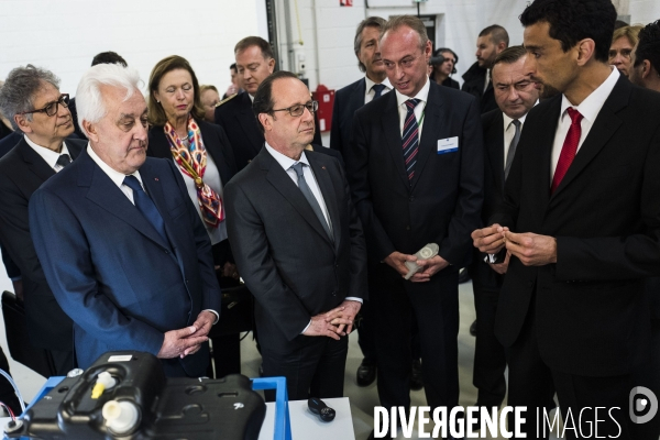 F. Hollande visite l entreprise Plastic Omnium.