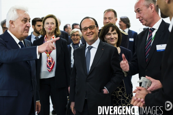 F. Hollande visite l entreprise Plastic Omnium.