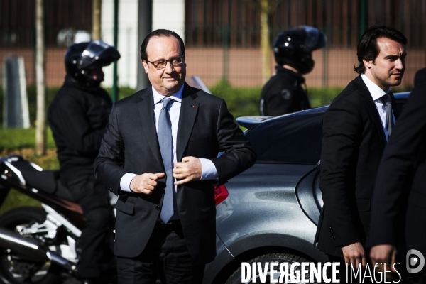 F. Hollande visite l entreprise Plastic Omnium.