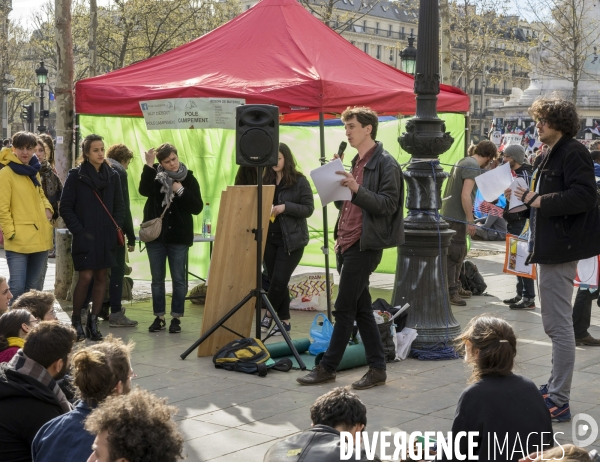 Nuit Debout place de la République à Paris.