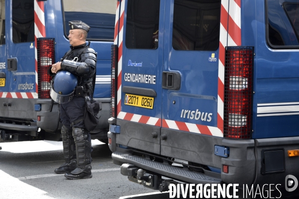 Forces de l ordre. Police et jeunes. Police and youth.