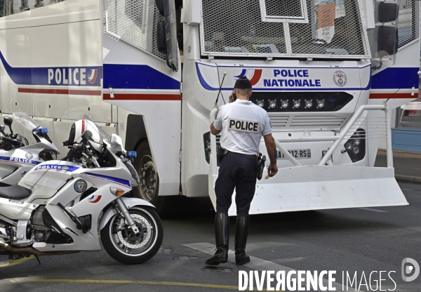 Forces de l ordre. Police et jeunes. Police and youth.