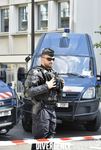 Forces de l ordre. Police et jeunes. Police and youth.