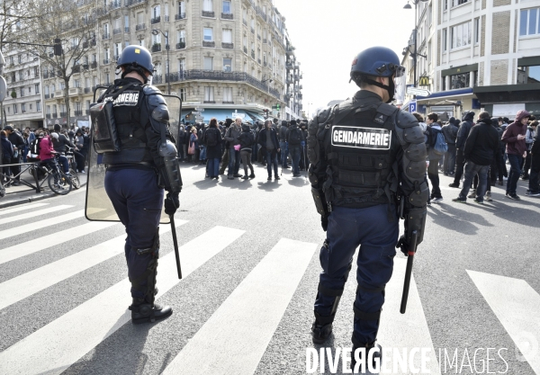 Forces de l ordre. Police et jeunes. Police and youth.