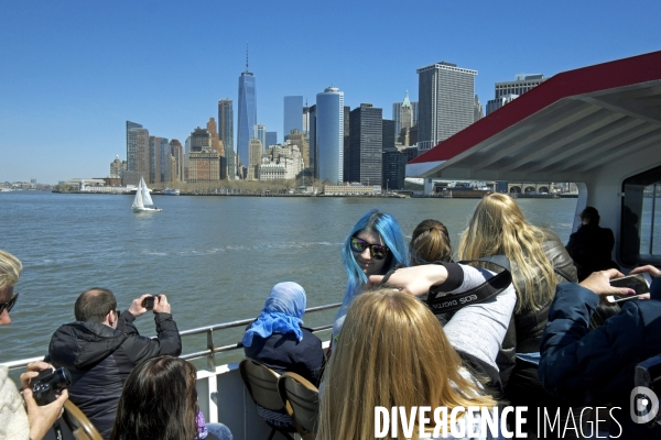 Retour a Manhattan # 01.La fille au cheveux bleu a bord d un bateau de la Circle line qui fait le tour de Manhatan