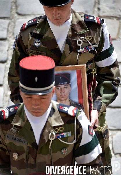 Hommage national aux Invalides pour les trois soldats morts au Mali