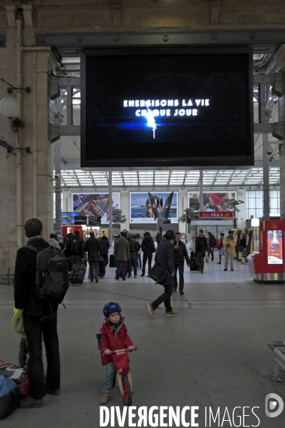 Illustration Avril 2016.Gare du nord: Energisons la vie chaque jour, publicite en gare du nord