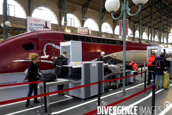 Illustration Avril 2016.Portiques et scanners a l embarquement du Thalys gare du nord
