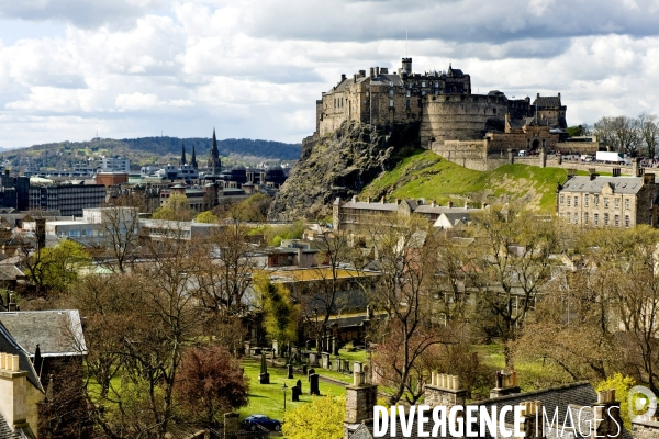 Edimbourg.Vue de la vieille ville et du chateau.