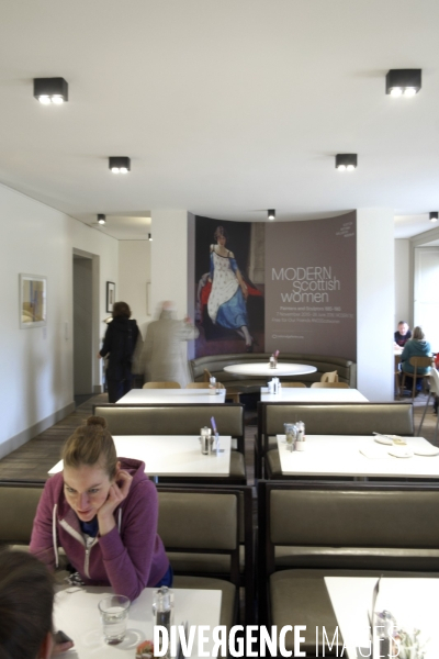 Edimbourg. A la cafeteria de la Scottish national gallery of modern art