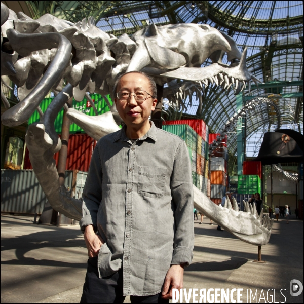 Portrait de l artiste HUANG YONG PING invité de Monumenta 2016 au Grand Palais,  devant son oeuvre   Empires 